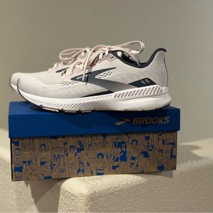 Brooks Sneakers/tennis shoes